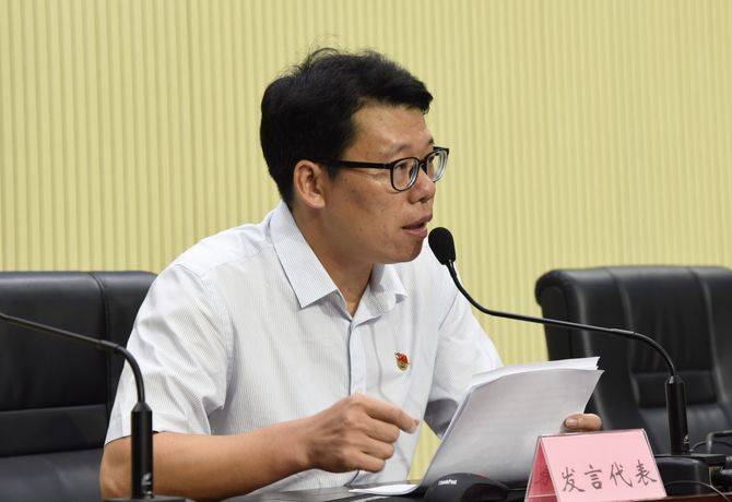黄军华.png