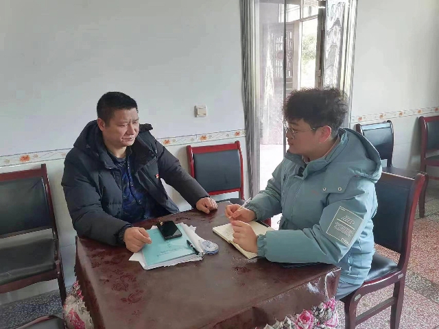 研究小组利用寒假开展调研访谈照片.jpg