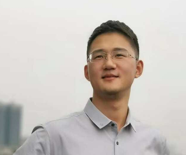 黄振宇.png