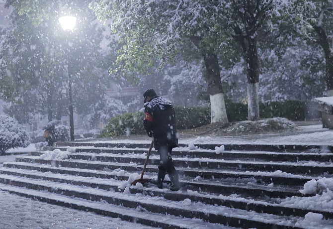 主校区铲雪.png