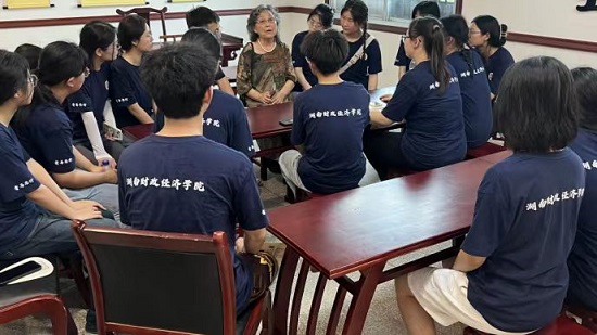 参观家风家训馆照片.jpg