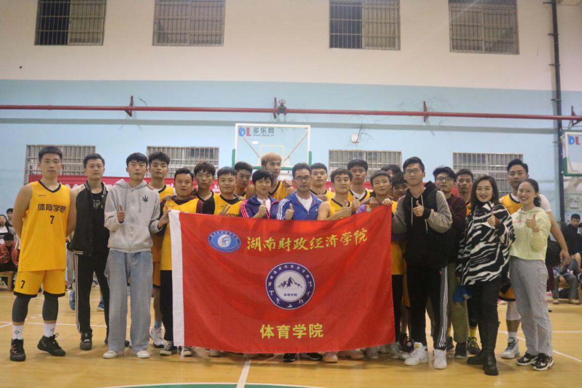 图片1篮球赛合影.png