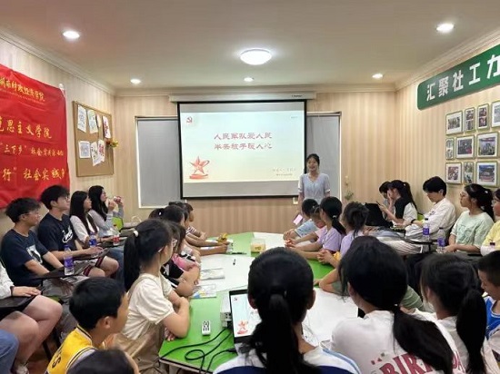 人民军队爱人民，半条被子暖人心.jpg
